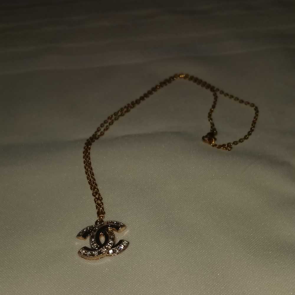 CHANEL Gold Interlocking CC Zipper Pull With Black Accent With Unbranded Chain. - Picture 4 of 4